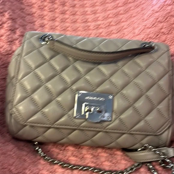 Michael Kohr gray quilted final bag that can be carried the chain inside - Picture 9 of 14